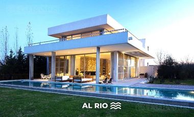 CASA MODERNA DE DISEÑO. DOBLE LOTE AL RIO.