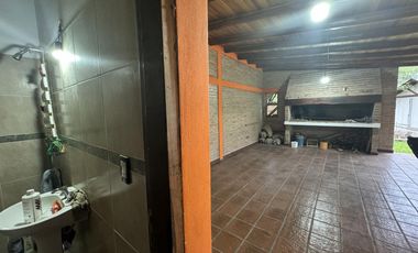 Casa en Venta con pileta y Quincho