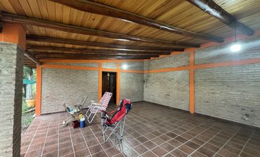 Casa en Venta con pileta y Quincho