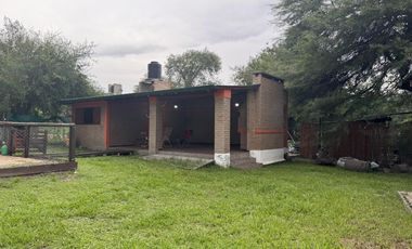 Casa en Venta con pileta y Quincho