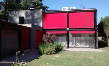 Casa en venta - 3 dormitorios 3 baños - 227mts2 - La Arbolada