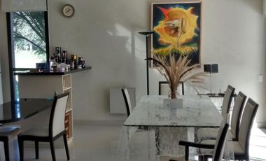 Casa en venta - 3 dormitorios 3 baños - 227mts2 - La Arbolada