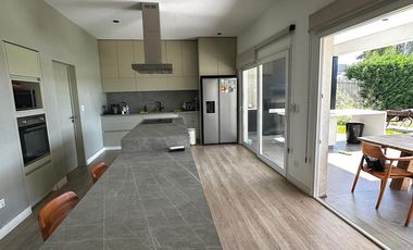 Venta Casa 5 Amb a La Laguna San Benito Villanueva Tigre