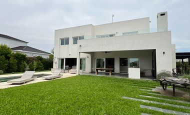Venta Casa 5 Amb a La Laguna San Benito Villanueva Tigre