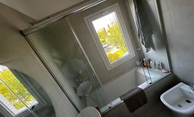 Venta Casa 5 Amb a La Laguna San Benito Villanueva Tigre