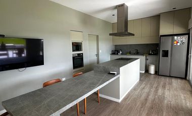 Venta Casa 5 Amb a La Laguna San Benito Villanueva Tigre