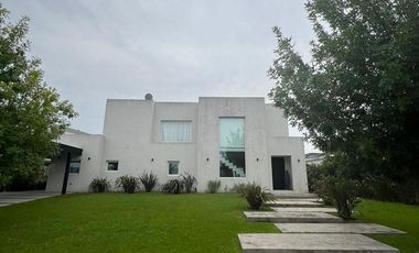 Venta Casa 5 Amb a La Laguna San Benito Villanueva Tigre