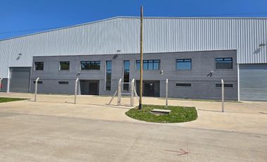 Nave Industrial en  ALQUILER  -  PILARICA