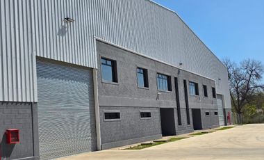Nave Industrial en  ALQUILER  -  PILARICA