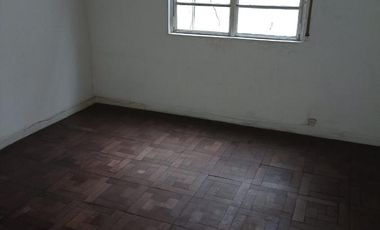 Departamento de 3 ambientes  al contrafrente. Excelente ubicación. L. de Zamora O.