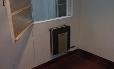 Departamento de 3 ambientes  al contrafrente. Excelente ubicación. L. de Zamora O.