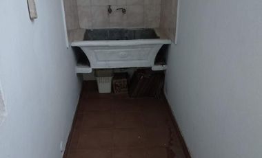 Departamento de 3 ambientes  al contrafrente. Excelente ubicación. L. de Zamora O.