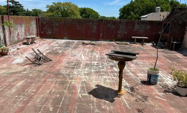 Galpo, local y vivienda en zona comercial!