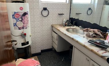 Galpo, local y vivienda en zona comercial!