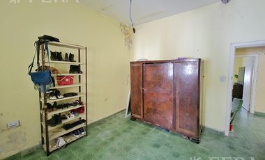 Venta de Casa 3 ambientes a reciclar con patio en Villa Dominico