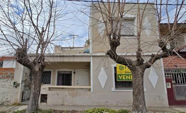 Venta de Casa 3 ambientes a reciclar con patio en Villa Dominico