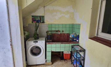 Venta de Casa 3 ambientes a reciclar con patio en Villa Dominico