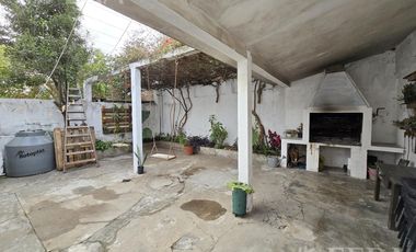 Venta de Casa 3 ambientes a reciclar con patio en Villa Dominico