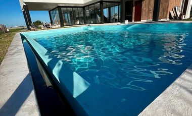 CASA EN VENTA 4 AMB - C/ PILETA - LAGOS DE CANNING