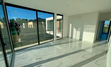 CASA EN VENTA 4 AMB - C/ PILETA - LAGOS DE CANNING