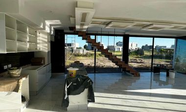CASA EN VENTA 4 AMB - C/ PILETA - LAGOS DE CANNING