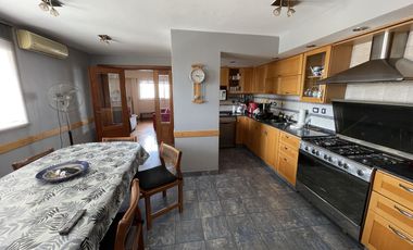 Departamento en Venta - 4 ambientes c/dependencia - Avellaneda