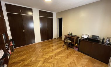 Departamento en Venta - 4 ambientes c/dependencia - Avellaneda