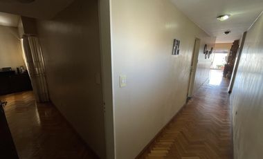 Departamento en Venta - 4 ambientes c/dependencia - Avellaneda