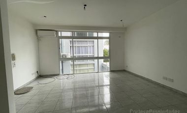Monoambiente en venta con cochera en Escobar