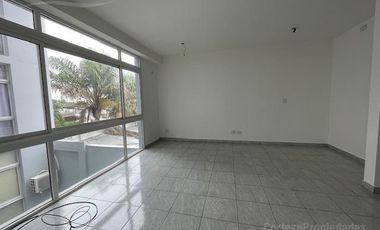 Monoambiente en venta con cochera en Escobar