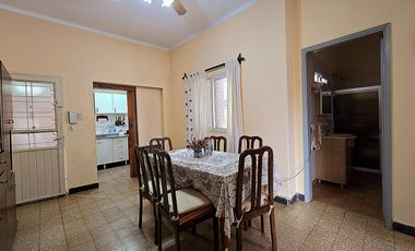 Se vende casa en Planta Alta barrio Sur