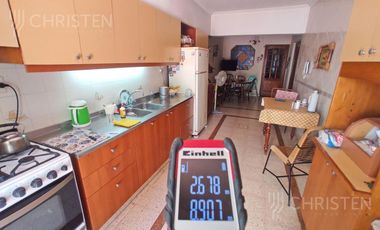 Casa de 3 habitaciones escritorio cochera y pileta Barrio Sur