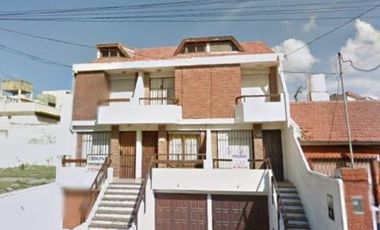 TRIPLEX EN VENTA DE 4 AMBIENTES SANTA FE  164 CON COCHERA (MAR DE AJO)