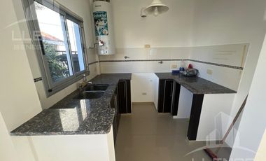Departamento 3 ambientes con cochera y parrilla en venta - Berazategui