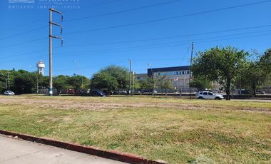 Galpón con 23.400 metros de terreno - Av cruz Roja -  Cordoba Capital