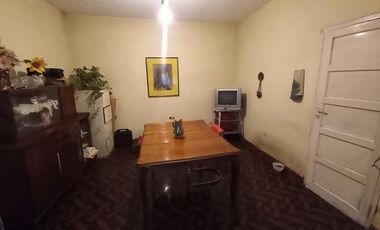 Casa en venta - 2 Dormitorios 1 Baño - Cochera - 208Mts2 - Ingeniero Budge, Banfield
