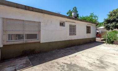 VENTA/PERMUTA - Casas de 3 dormitorios con cochera. Villa Gobernador Gálvez.