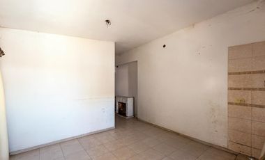 VENTA/PERMUTA - Casas de 3 dormitorios con cochera. Villa Gobernador Gálvez.