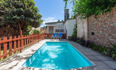 VENTA/PERMUTA - Casas de 3 dormitorios con cochera. Villa Gobernador Gálvez.