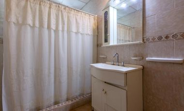 VENTA/PERMUTA - Casas de 3 dormitorios con cochera. Villa Gobernador Gálvez.