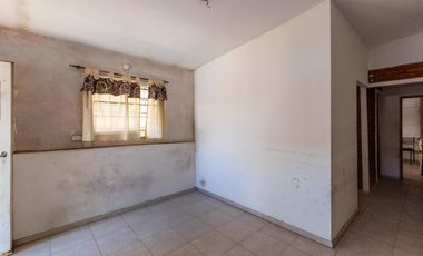 VENTA/PERMUTA - Casas de 3 dormitorios con cochera. Villa Gobernador Gálvez.