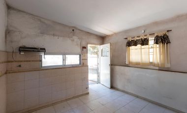 VENTA/PERMUTA - Casas de 3 dormitorios con cochera. Villa Gobernador Gálvez.