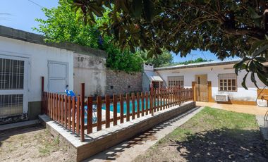VENTA/PERMUTA - Casas de 3 dormitorios con cochera. Villa Gobernador Gálvez.