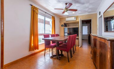 VENTA/PERMUTA - Casas de 3 dormitorios con cochera. Villa Gobernador Gálvez.