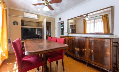 VENTA/PERMUTA - Casas de 3 dormitorios con cochera. Villa Gobernador Gálvez.
