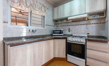VENTA/PERMUTA - Casas de 3 dormitorios con cochera. Villa Gobernador Gálvez.