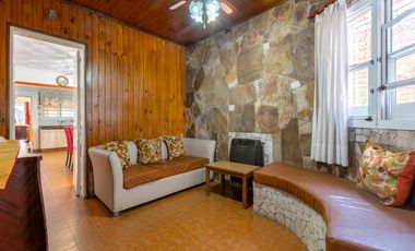 VENTA/PERMUTA - Casas de 3 dormitorios con cochera. Villa Gobernador Gálvez.