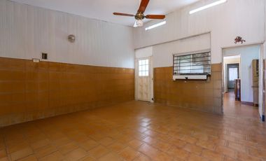 VENTA/PERMUTA - Casas de 3 dormitorios con cochera. Villa Gobernador Gálvez.