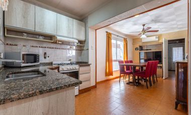 VENTA/PERMUTA - Casas de 3 dormitorios con cochera. Villa Gobernador Gálvez.