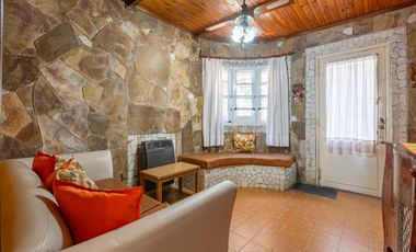 VENTA/PERMUTA - Casas de 3 dormitorios con cochera. Villa Gobernador Gálvez.